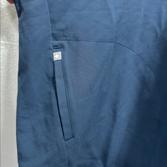 NWT FIGS Women's Dark Harbor Rafaela Oversized Scrub Top - Picture 6 of 8